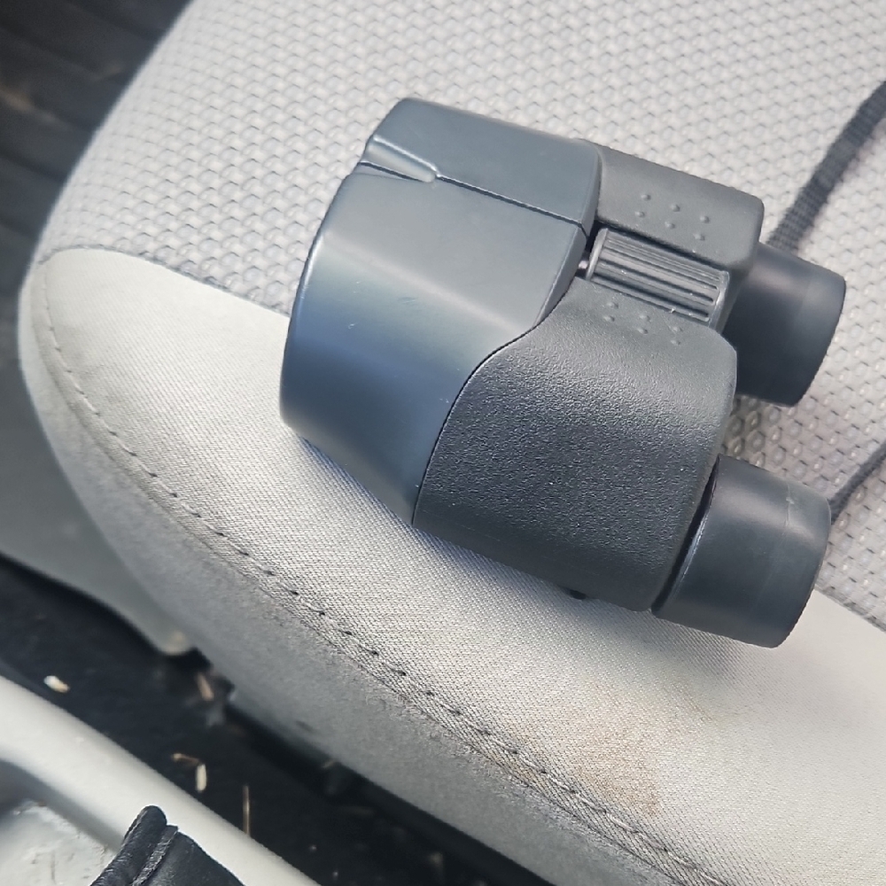 Olympus Black Binoculars with Case - Picture 6 of 7